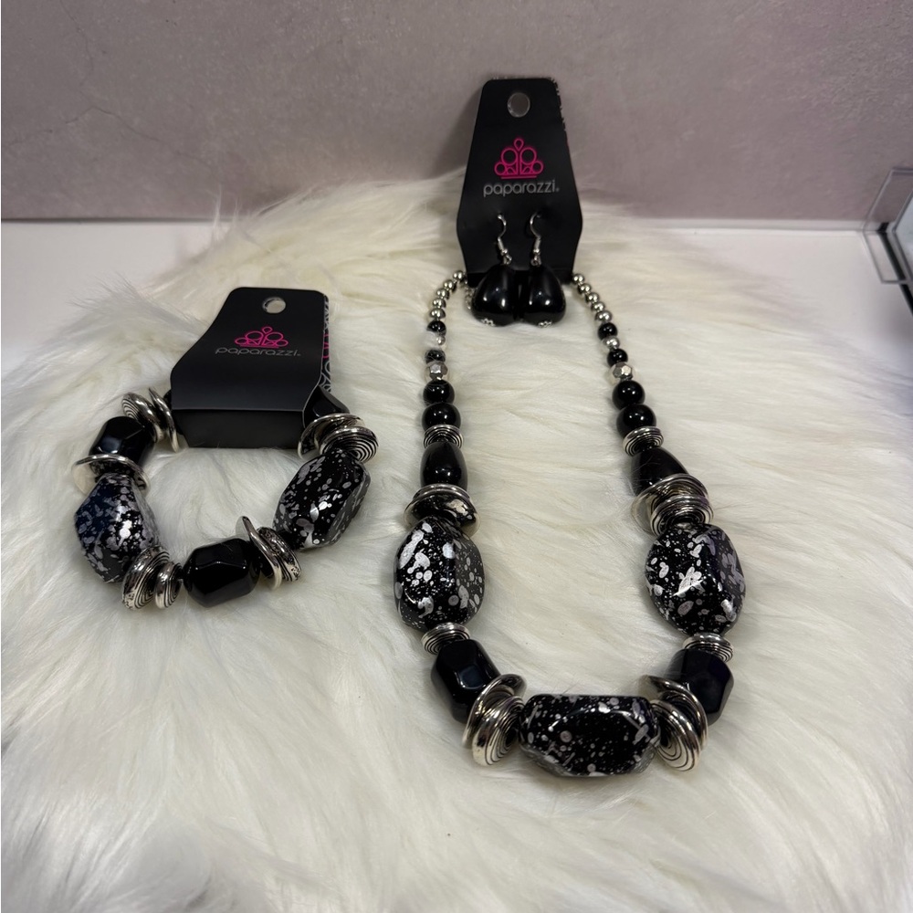 💜3/$15💜 Paparazzi Black and Silver Jewelry Set